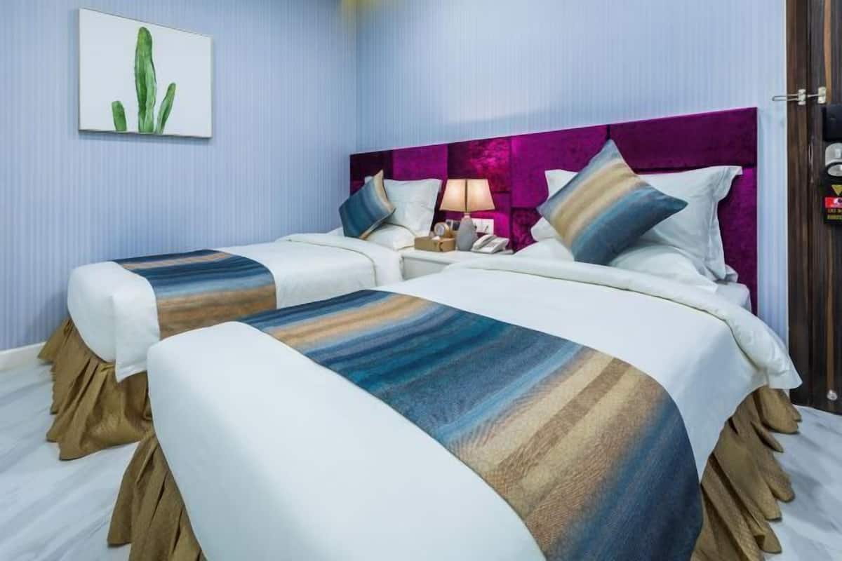 Roupas de cama premium, frigobar, cofres nos quartos, escrivaninha