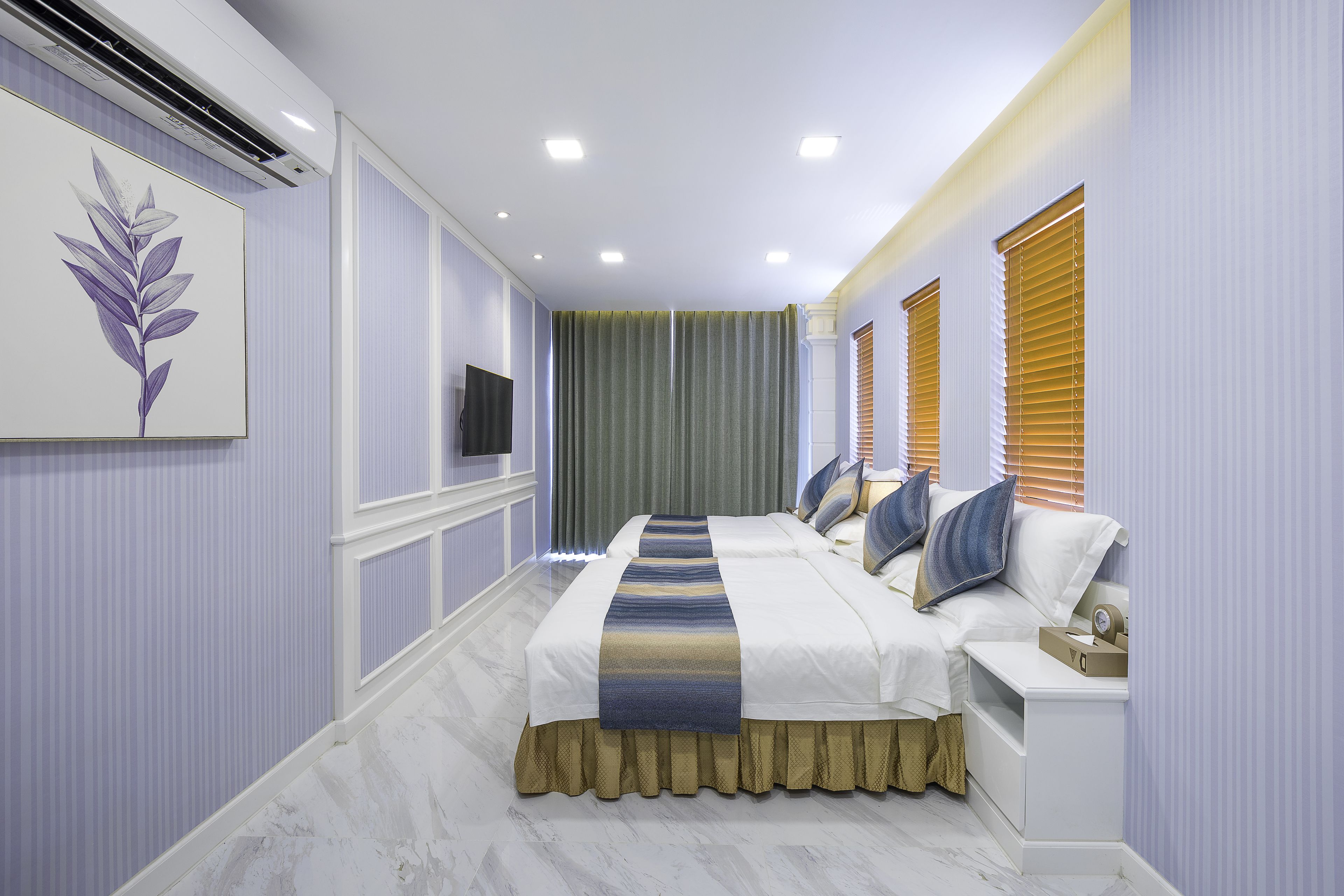 family room, 2 queen beds | view from room