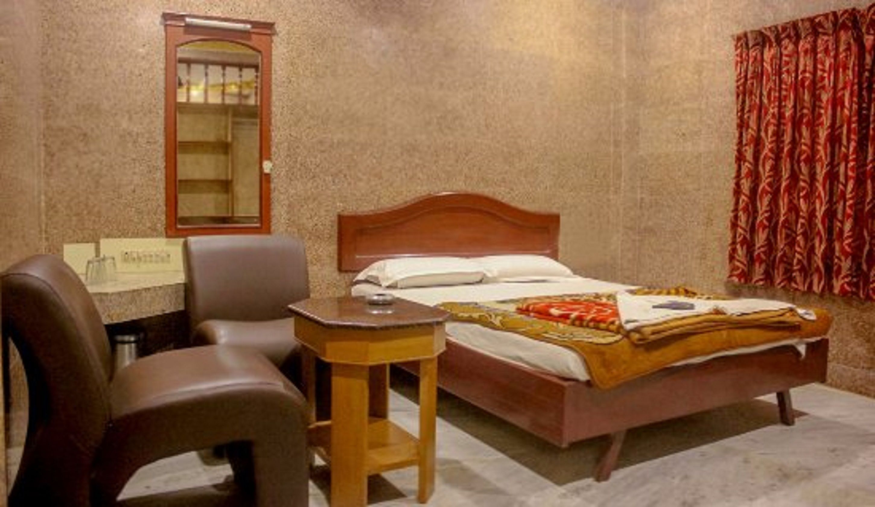 Quarto casal standard, acessível, vista para a cidade | Cofres nos quartos, escrivaninha, Wi-Fi de cortesia