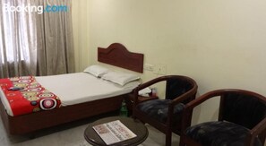 Doppia Deluxe, 1 letto king, accessibile ai disabili, vista città | Una cassaforte in camera, una scrivania, Wi-Fi gratuito