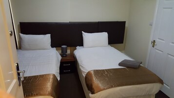 双床房, 独立浴室 | 隔音、免费 WiFi、床单