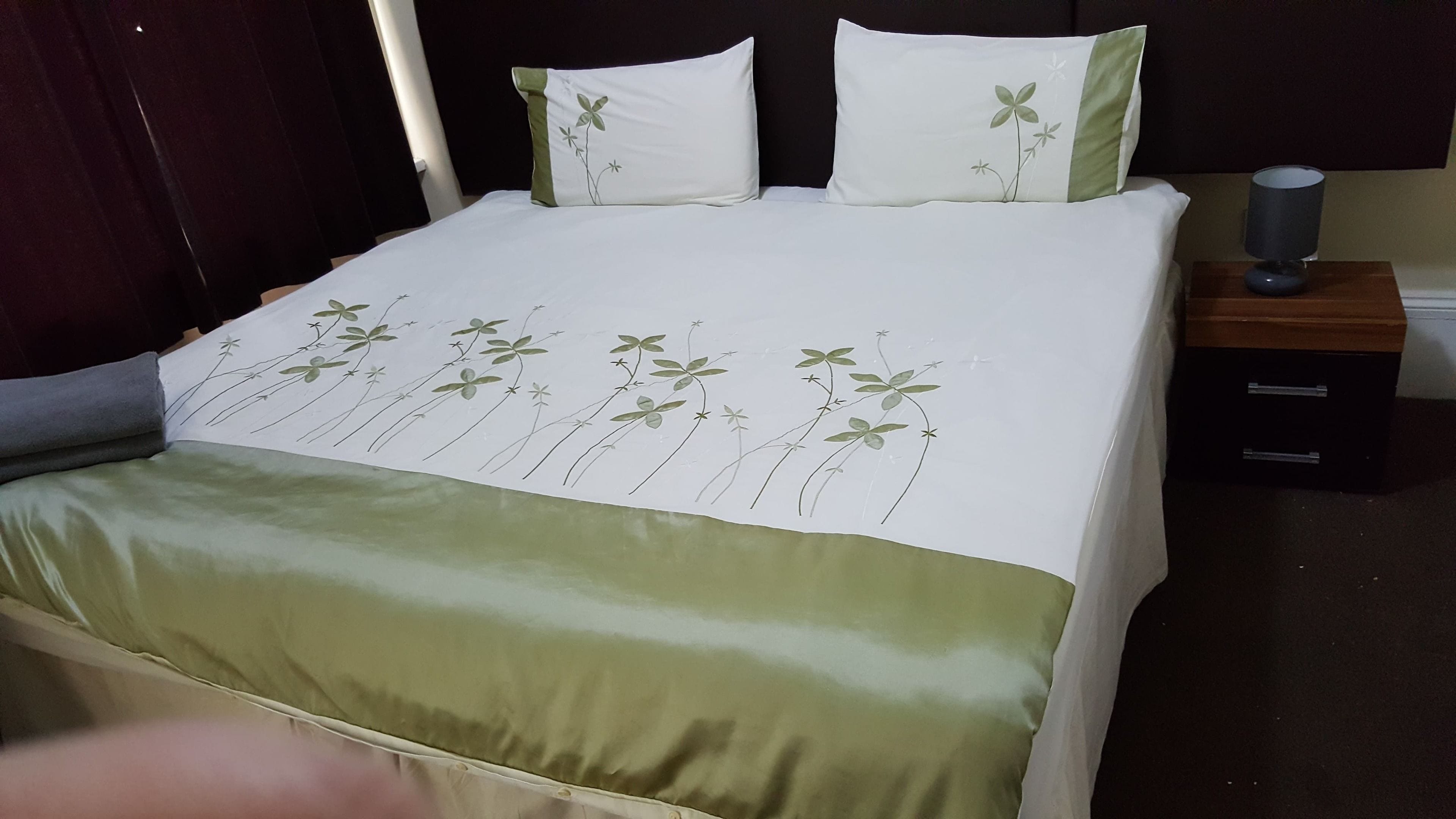 Soundproofing, free WiFi, bed sheets