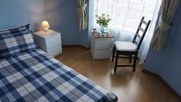 Hus Comfort - flera sängar - icke-rökare - utsikt mot trädgården | Gratis wi-fi och sängkläder