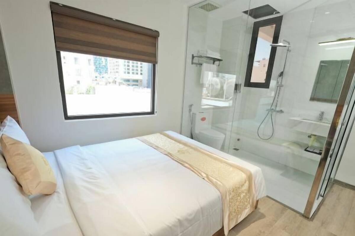 1 bedroom, desk, free WiFi, bed sheets