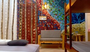 Fyrbäddsrum (VIP) | Minibar, individuell inredning, skrivbord och gratis wi-fi