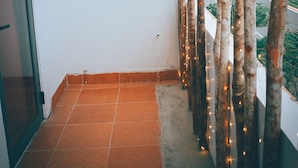 VIP Quadruple Room | Ban công