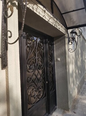 Interior entrance - Hotel Classic (Tbilisi)