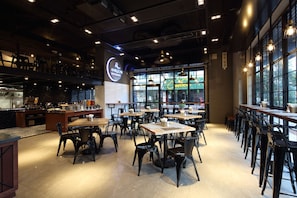 Breakfast, lunch and dinner served - Anrizon Hotel Nha Trang (Nha Trang)