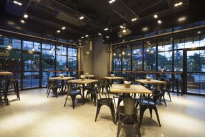 Breakfast, lunch and dinner served - Anrizon Hotel Nha Trang (Nha Trang)