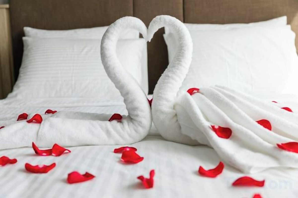 Premium bedding, pillow-top beds, minibar, in-room safe