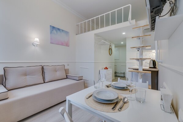 Studio – superior (for 4 adults) | Skrivebord, lydisolert, strykejern/-brett og wi-fi (inkludert)