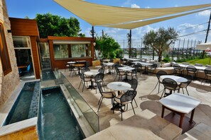 Outdoor dining - El Boutique Hotel (Tyre)