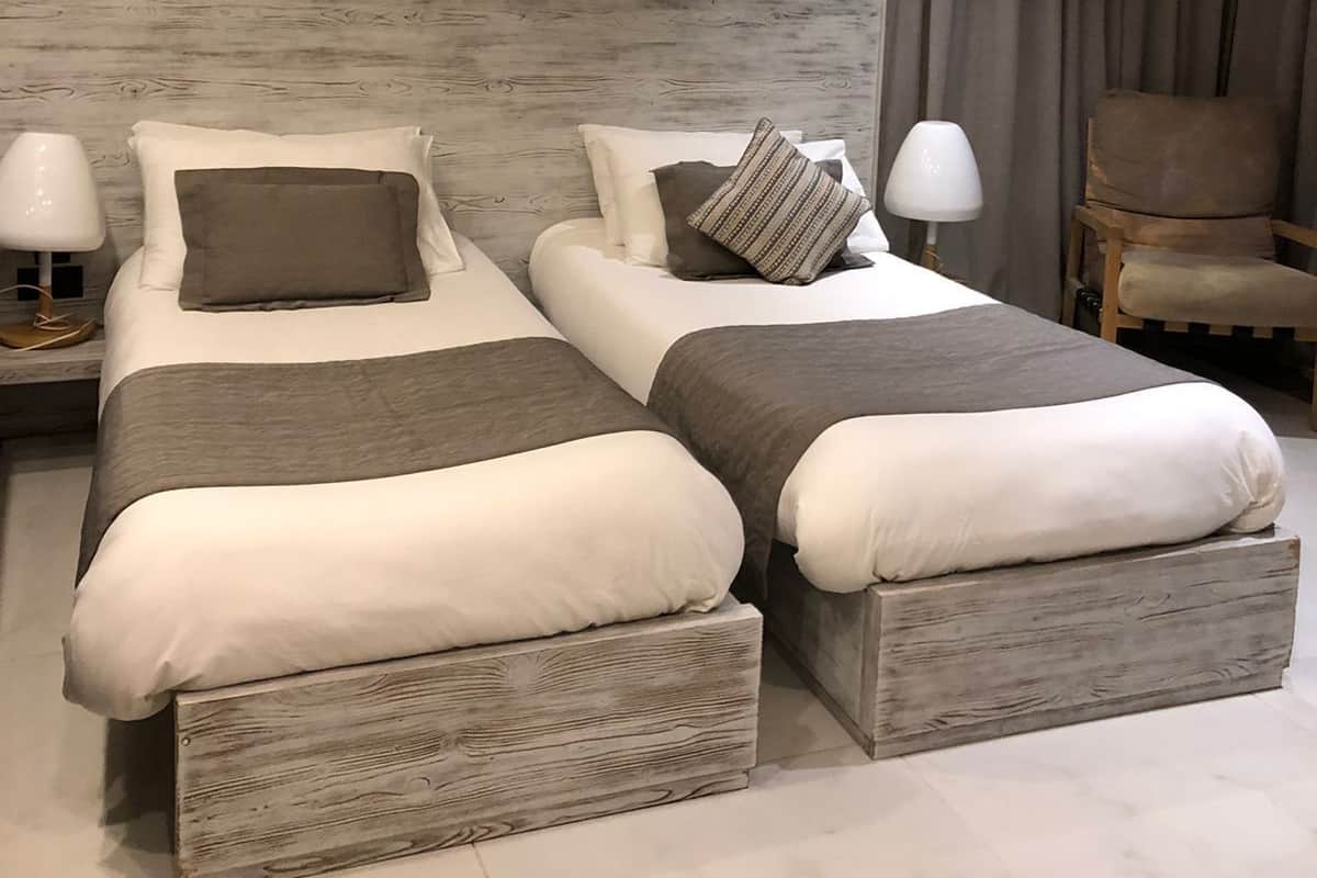 Chambre Exécutive, vue ville | Minibar, coffres-forts dans les chambres, bureau