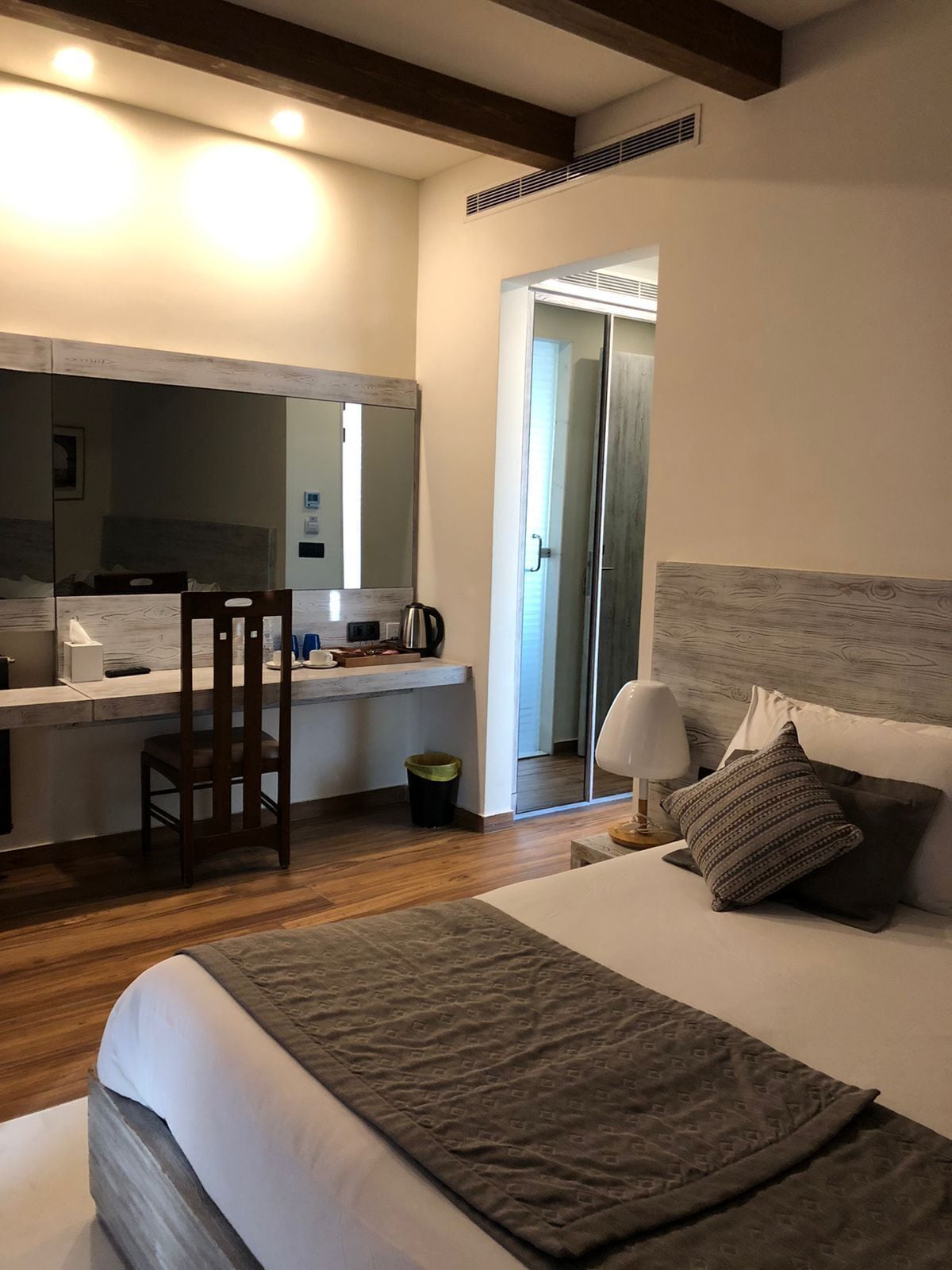 Habitación Deluxe con 1 cama doble o 2 individuales, 1 habitación, vistas al mar | Minibar, caja fuerte, escritorio y camas supletorias