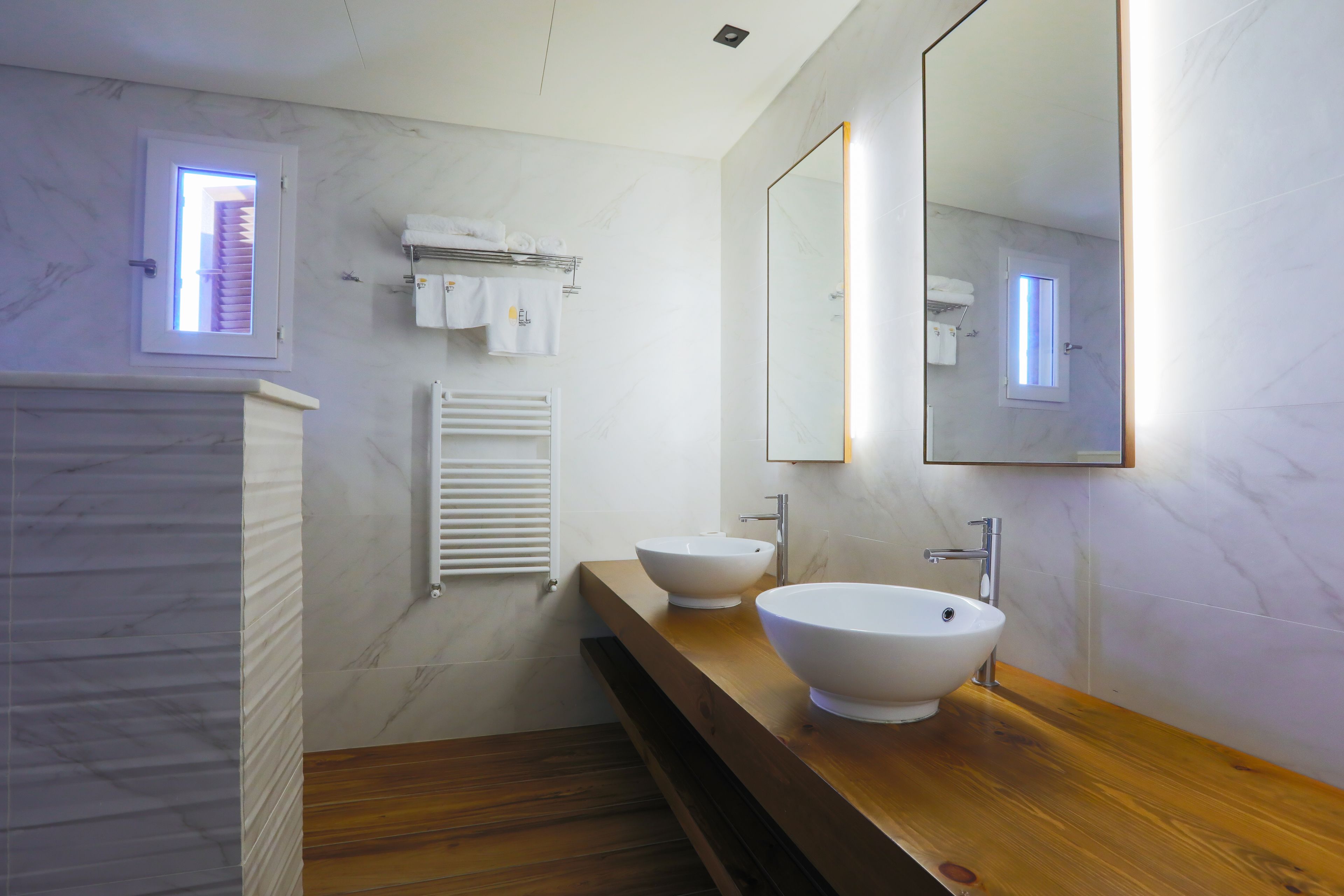 honeymoon suite, 1 king bed | bathroom | free toiletries, hair dryer, slippers, towels