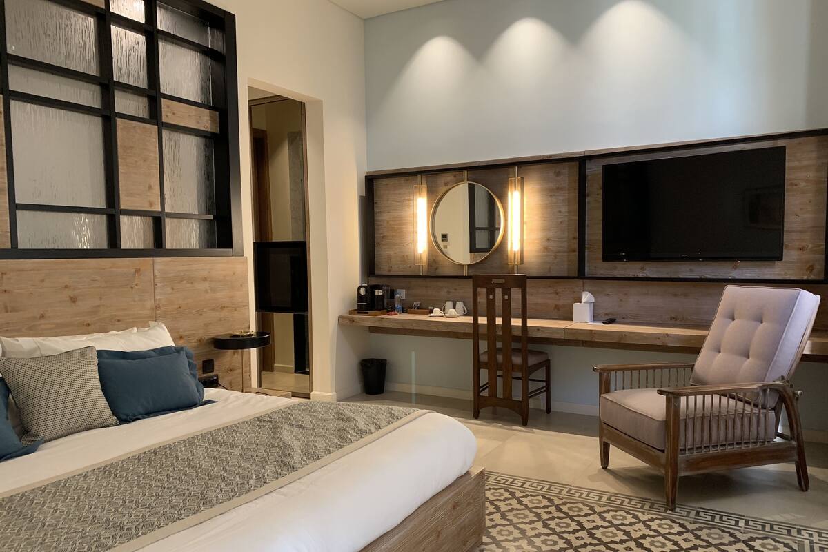 Suite Junior | Minibar, coffres-forts dans les chambres, bureau
