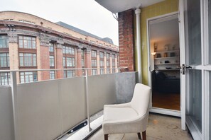 Leilighet – basic, 2 queensize-senger, ikke-røyk, byutsikt | Terrasse/patio