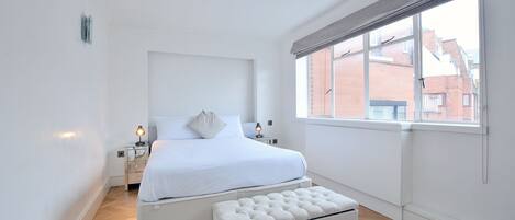 Apartemen Basic, 2 Tempat Tidur Queen, Bebas Asap Rokok, pemandangan kota | 2 kamar tidur, setrika/meja setrika, Wi-Fi gratis, dan seprai linen