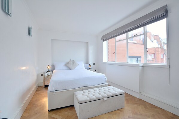 2 bedrooms, iron/ironing board, free WiFi, bed sheets - Hans Crescent Apartment (London)