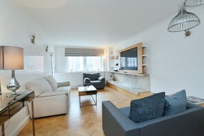 Living room - Hans Crescent Apartment (London)