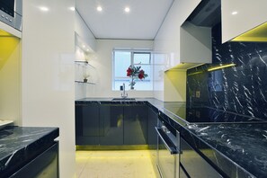 Private kitchen - Hans Crescent Apartment (London)