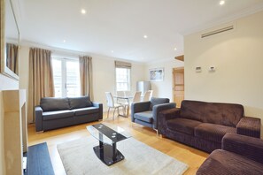 City appartement, Meerdere bedden, niet-roken, uitzicht op de stad | Woonkamer