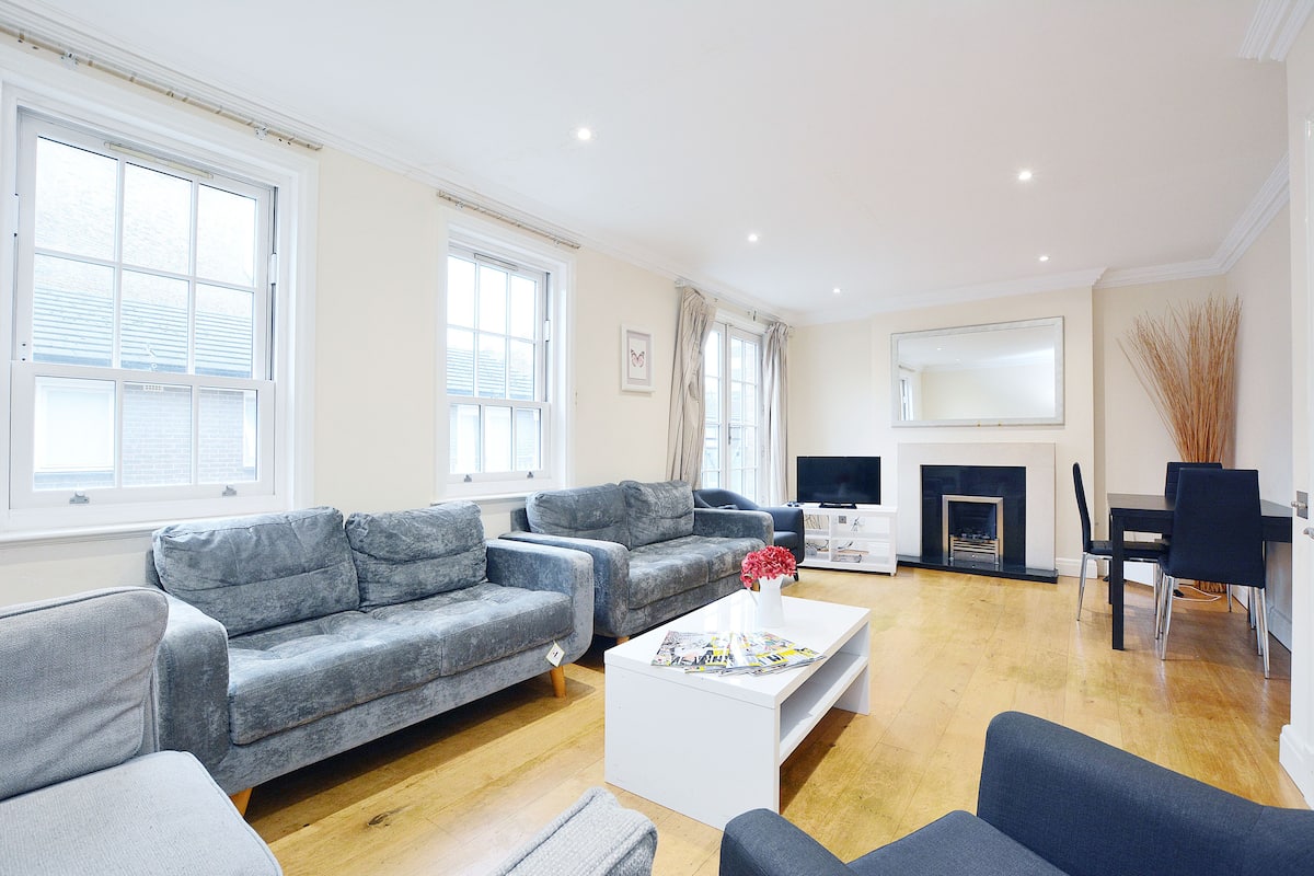 Basic Apartment, 2 Bedrooms, City View | Living room