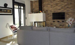 Fernseher, Kamin