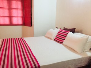 Habitación doble de lujo, vista al patio | 2 habitaciones, ropa de cama de alta calidad y edredón