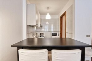 Microondas y placa de cocina