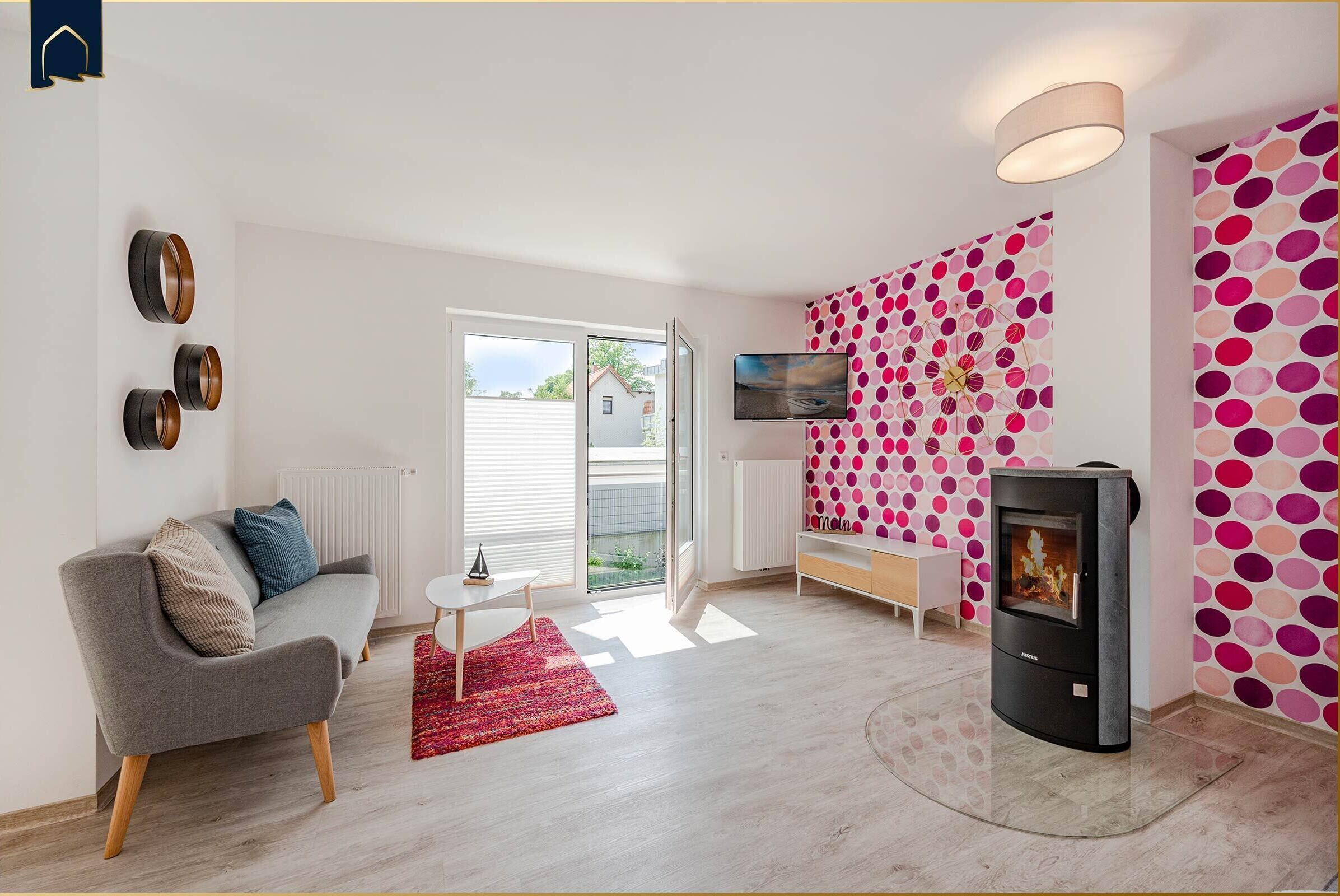 TV, lareira, mesa de pingue-pongue