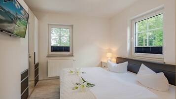 2 bedrooms, iron/ironing board, free WiFi