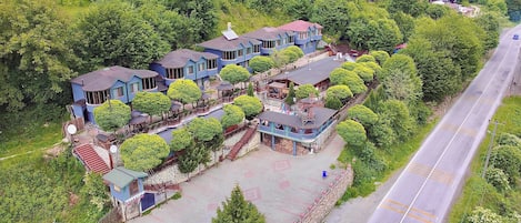 Vista frontal de la propiedad