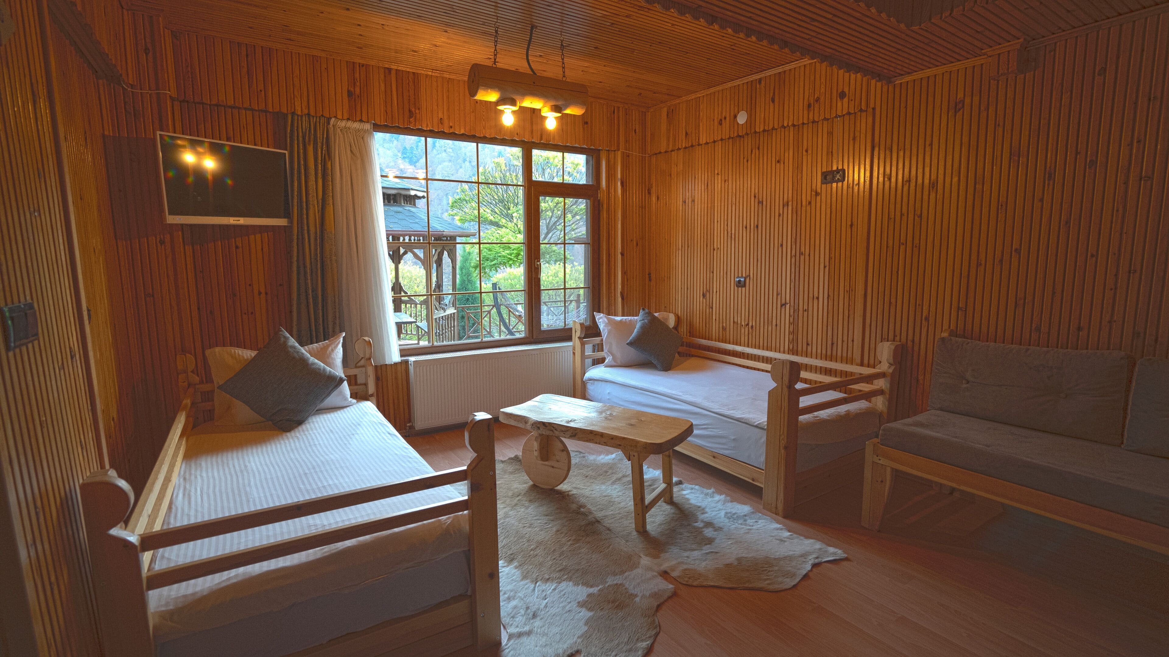 family dubleks, dag manzarali | 1 bedroom, premium bedding, desk, iron/ironing board