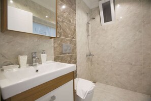 Villa | Bagno | Combinazione doccia/vasca, vasca idromassaggio, asciugacapelli