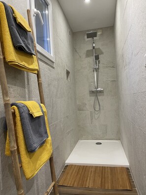 Shower, hair dryer, towels, toilet paper