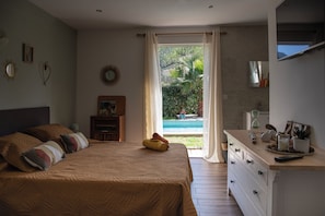 2 bedrooms, iron/ironing board, travel cot, WiFi