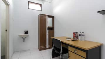 Double Room | Desk, free WiFi, bed sheets