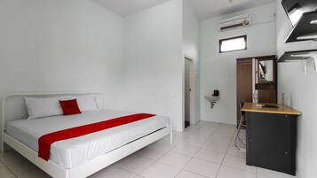 Double Room | Desk, free WiFi, bed sheets