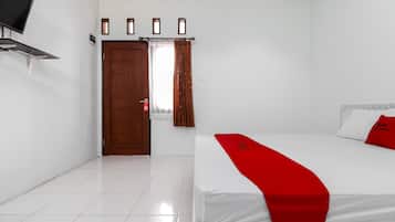 Double Room | Desk, free WiFi, bed sheets