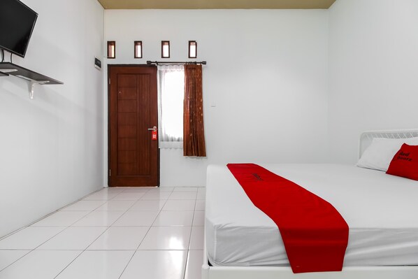 Double Room | Desk, free WiFi, bed sheets