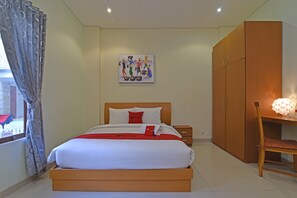Desk, free WiFi, bed sheets