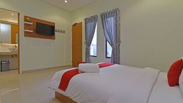 Escritorio, wifi gratis, ropa de cama