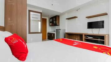 Desk, free WiFi, bed sheets