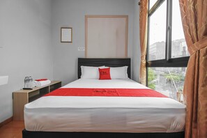 Double Room - RedDoorz near Manggarai Station 2 (Jakarta)