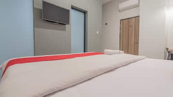 Deluxe Room | Desk, free WiFi, bed sheets