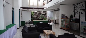 RedDoorz near Alun-alun Kota Sukabumi