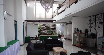 RedDoorz near Alun-alun Kota Sukabumi