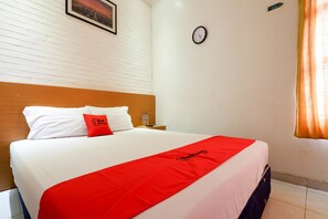 Desk, free WiFi, bed sheets