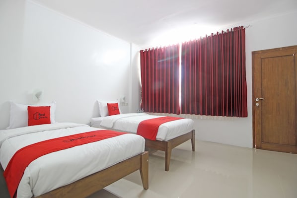 Chambre avec lits jumeaux | Bureau, Wi-Fi gratuit, draps fournis